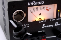 Duże wskaźniki i bardzo czytelene zastosowane w zasilaczu inRadio IN-450